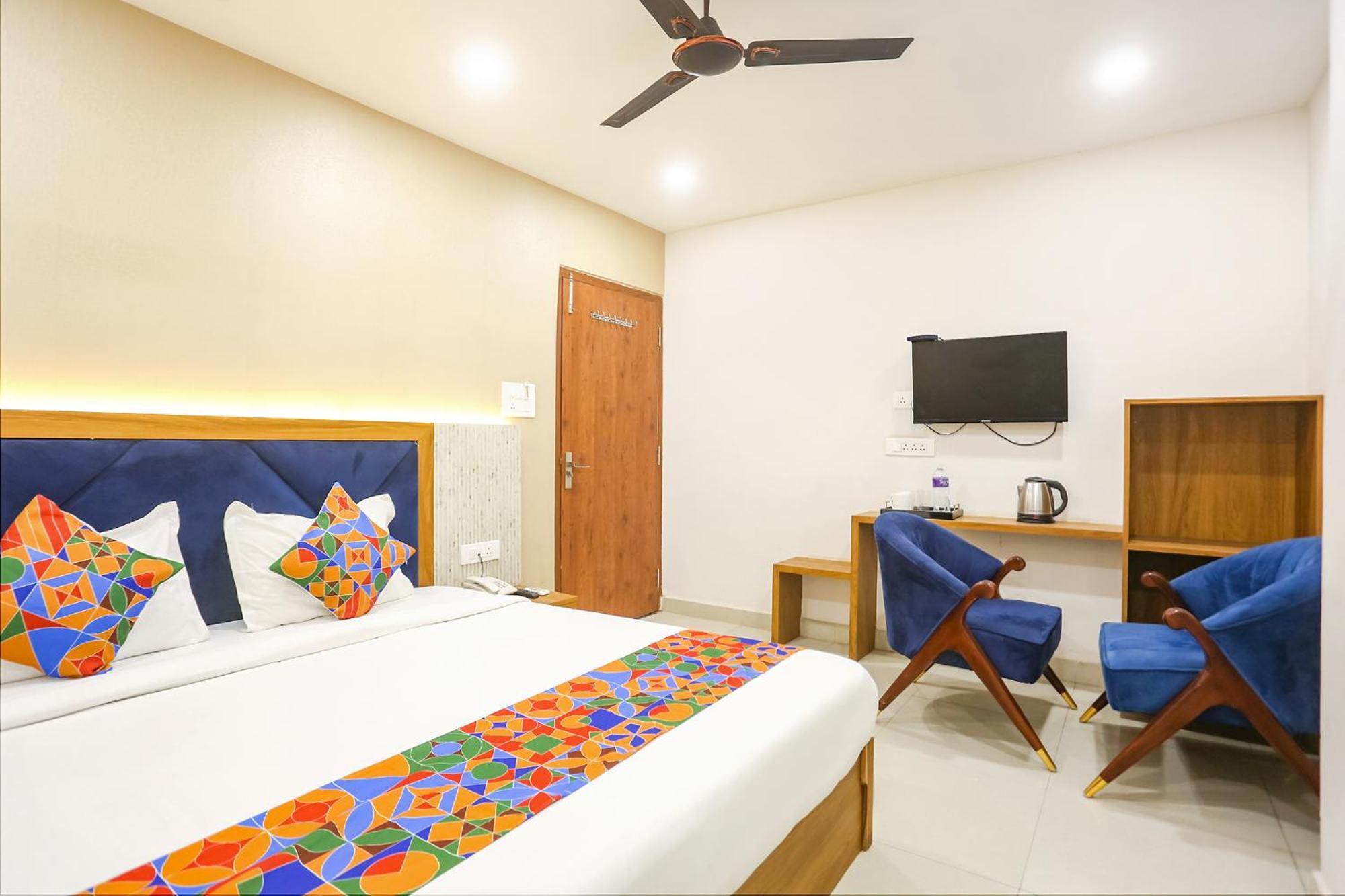 Fabhotel Hari Kunj 900 M From Kashi Vishwanath Temple Варанаси Экстерьер фото