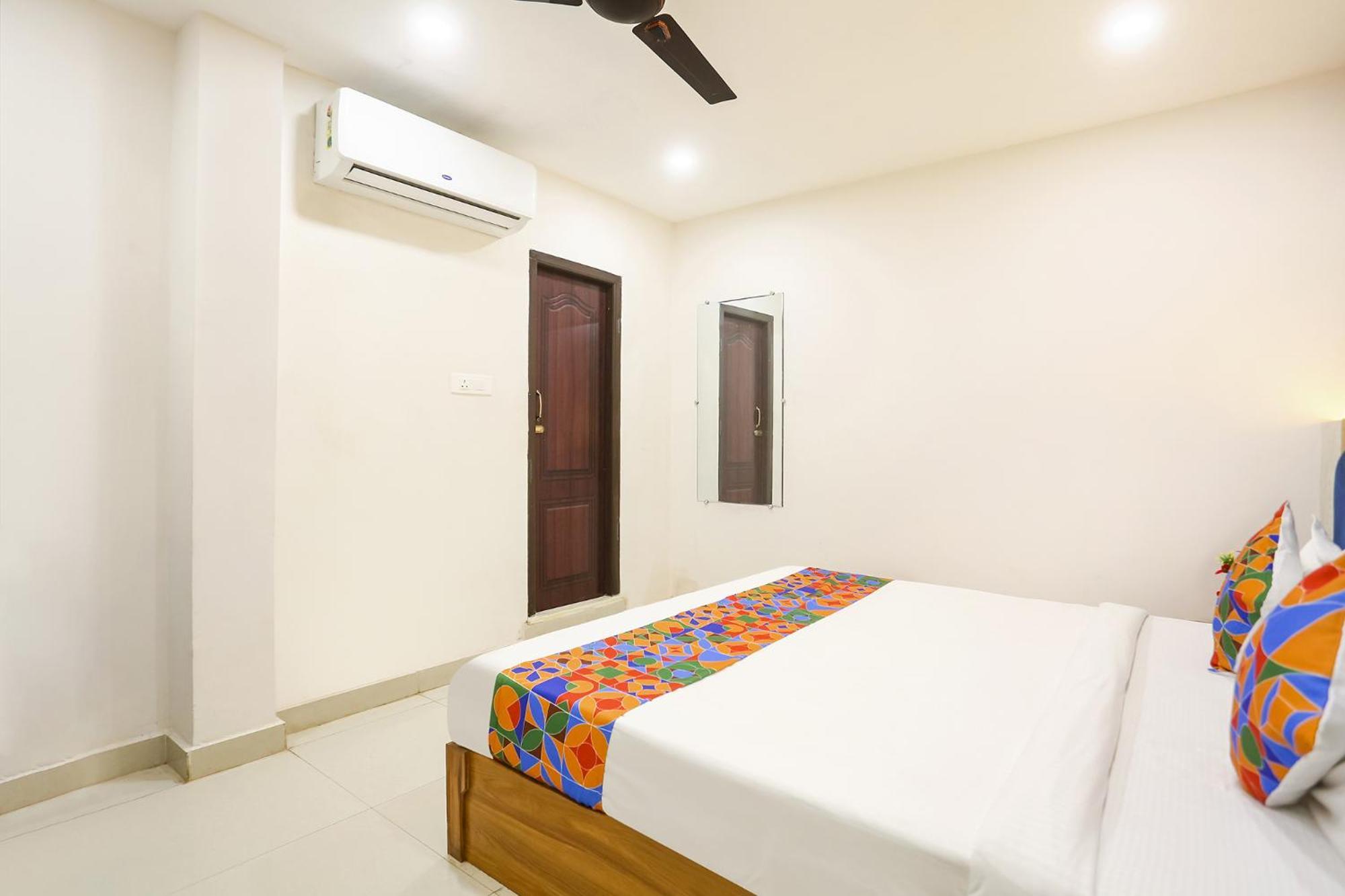 Fabhotel Hari Kunj 900 M From Kashi Vishwanath Temple Варанаси Экстерьер фото