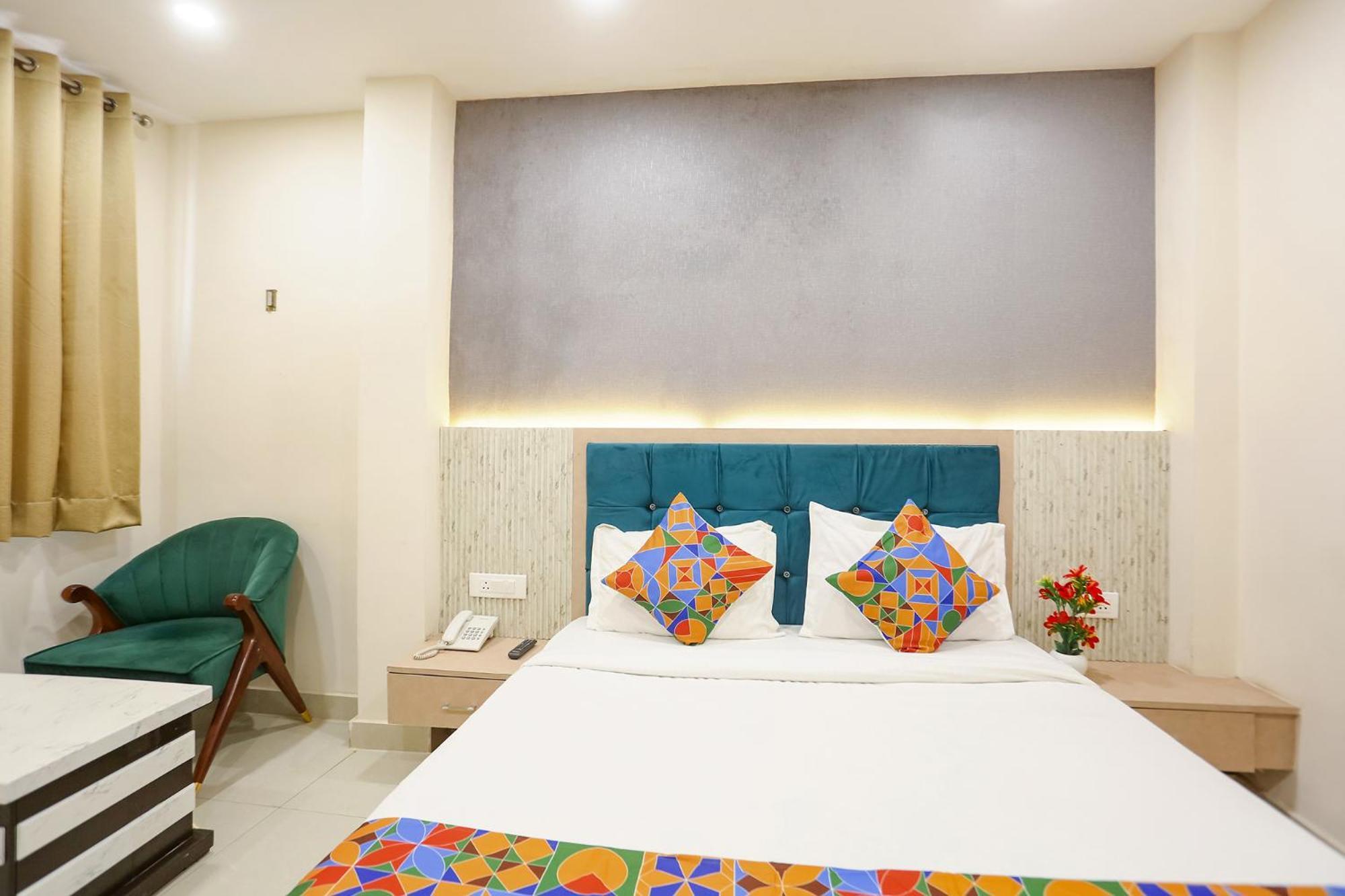 Fabhotel Hari Kunj 900 M From Kashi Vishwanath Temple Варанаси Экстерьер фото
