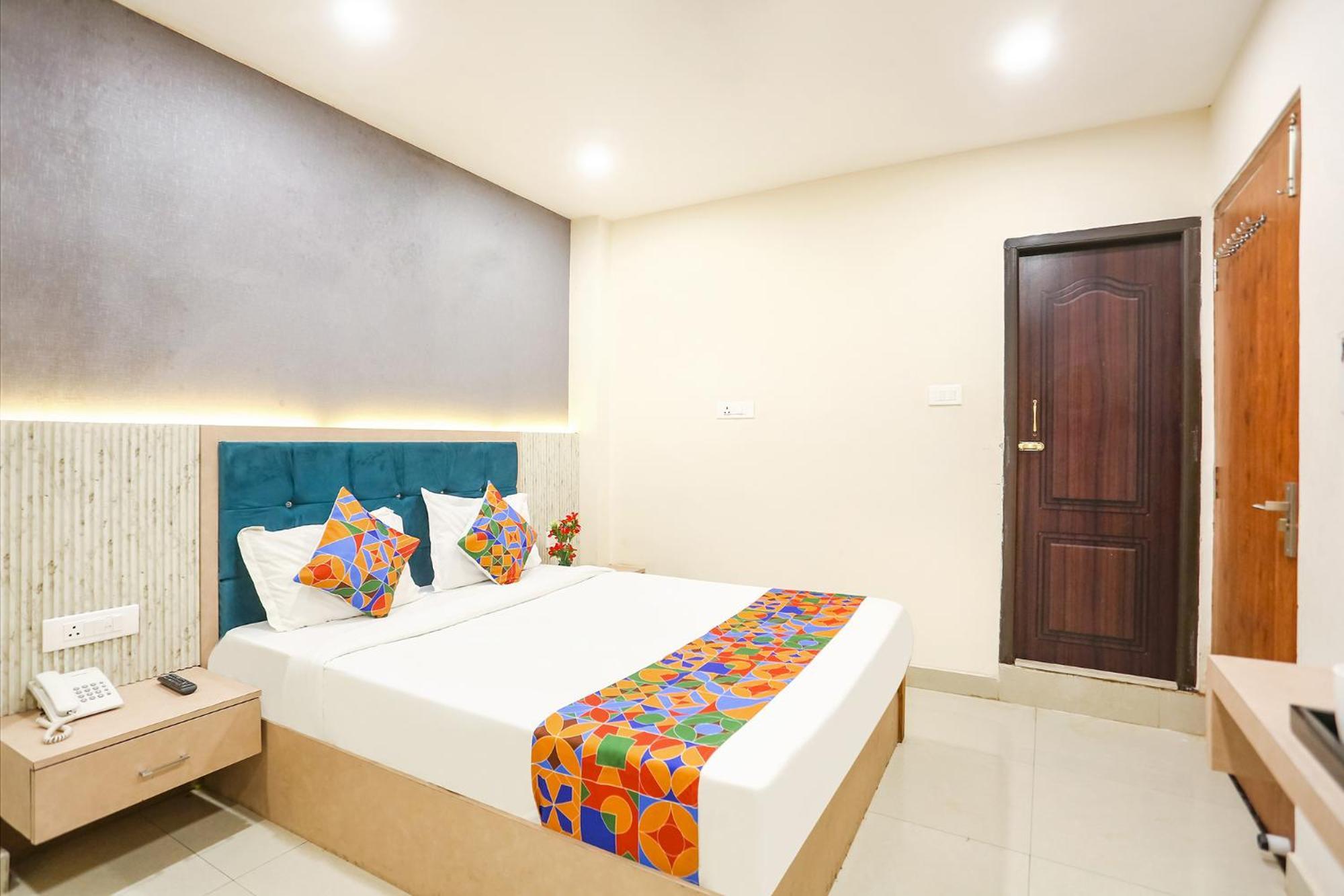Fabhotel Hari Kunj 900 M From Kashi Vishwanath Temple Варанаси Экстерьер фото